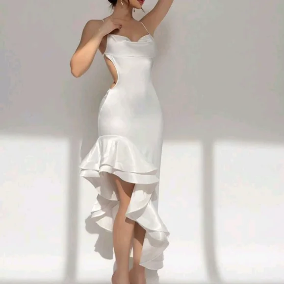 Elegant Asymmetrical White Dress - Picture 4 of 4